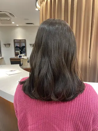 ミディアム 透明感オリーブ🫒/ ブリーチなしWカラーのヘアスタイル
