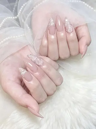 ネイル Easenネイル （長さ出し専門)のネイルデザイン