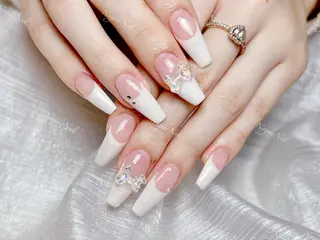 ネイル 🦋 Queenieのネイルデザイン