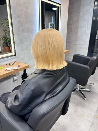 ミディアム カラー パーマ ヘアアレンジ 透明感ブリーチカラー 🌈TOMOHIROのヘアスタイル