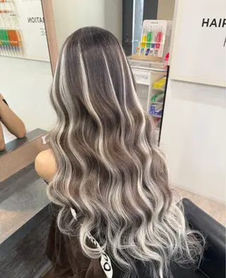 ロング RIEブリーチ& エクステ特化型のヘアスタイル