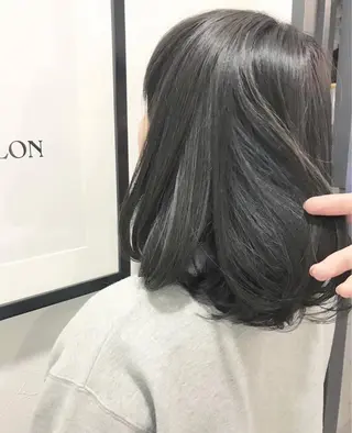 ミディアム カラー RHAIRSALON 西山梓のヘアスタイル
