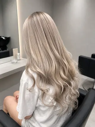 ロング カラー ✨ハイトーン✨ ANJIのヘアスタイル