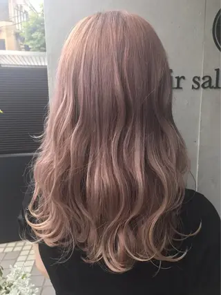 ロング カラー 荒木 依莉亜のヘアスタイル