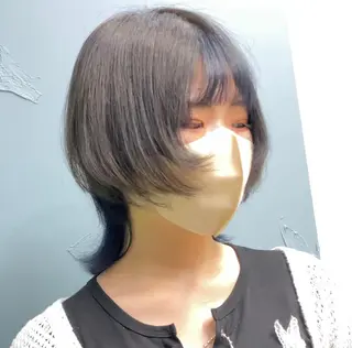ショート カラー 横尾 歩のヘアスタイル
