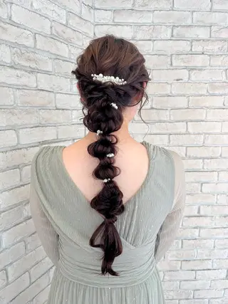 ロング ヘアアレンジ ハイトーンカラー シールエクステのヘアスタイル