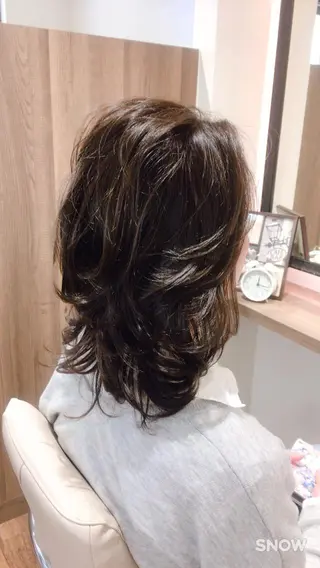 ミディアム カラー yoshimi .のヘアスタイル