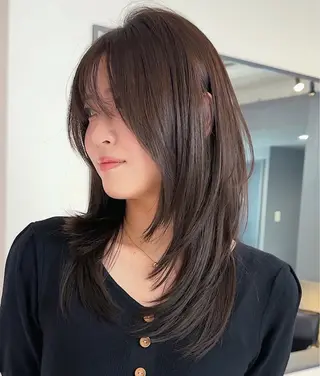 ロング 真下 瑞歩のヘアスタイル