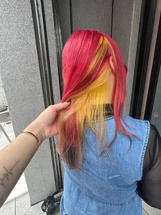 セミロング カラー ブリーチ特化🌈 MANATOのヘアスタイル