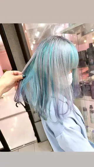 セミロング カラー ブリーチ特化🌈 MANATOのヘアスタイル