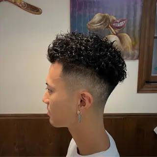 ショート パーマ 虎 太郎のヘアスタイル