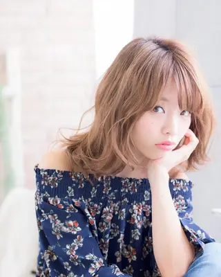 ミディアム 小林 永佳のヘアスタイル
