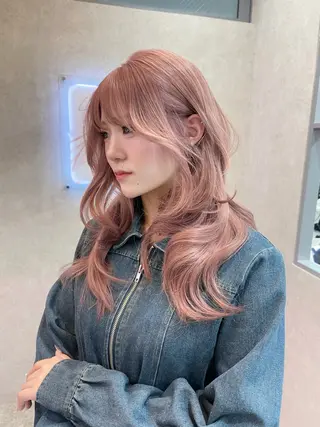 ロング カラー みのりハイトーン デザインカラーのヘアスタイル