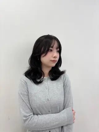 ミディアム カラー 抜け感レイヤー︴ ニュアンスカラーのヘアスタイル