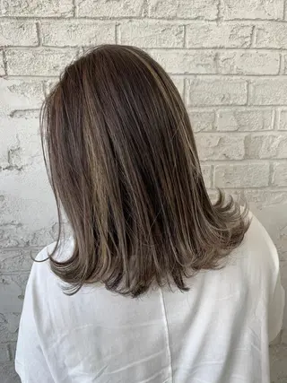 セミロング ハイライトカラー＆ ダブルカラー　田口のヘアスタイル