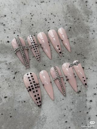 ネイル H-nail ロング/3D/Y2Kのネイルデザイン