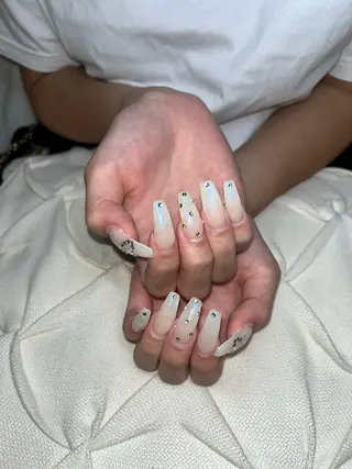 ネイル nail.salon .Reversalのネイルデザイン