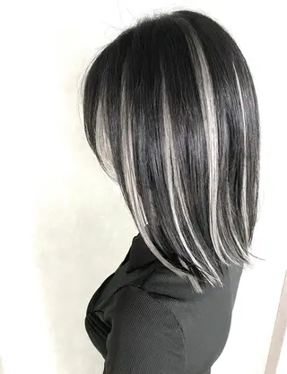 ミディアム ハイトーン カラーのヘアスタイル