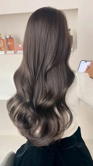 ロング モリシタ チョウのヘアスタイル