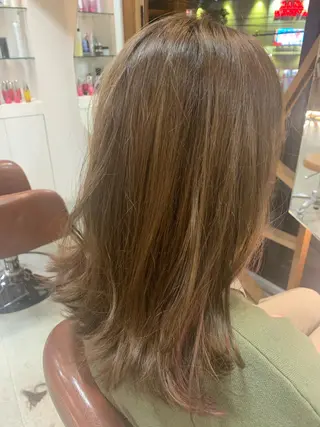 セミロング 吉田 茉生のヘアスタイル