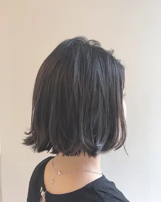 ショート カラー ぱつっとボブ/ 小野あかねのヘアスタイル