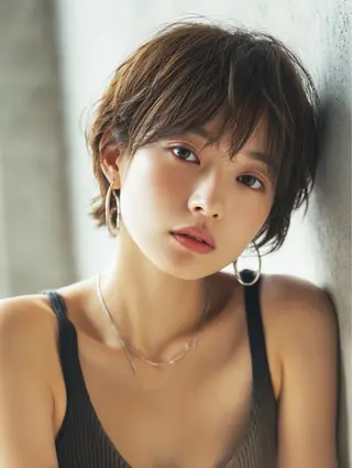ショート カラー 守屋 歩夢 レイヤーカットのヘアスタイル