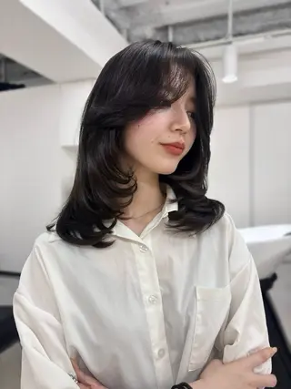 カラー YOLO 渋谷 nanamiのヘアスタイル
