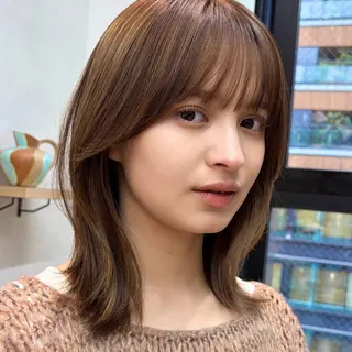 ミディアム カラー あやめ【顔まわり/レ イヤー/柔らかカラ】のヘアスタイル