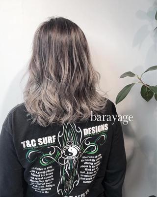 ミディアム 岸川 恭子のヘアスタイル