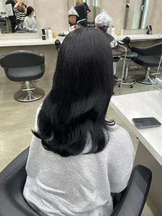 ミディアム 寒色/ベージュヘア ブリーチありMiOのヘアスタイル