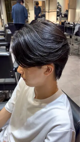 ショート 曲がる縮毛 フェザー ニュアンス  佐々木のヘアスタイル