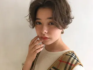 ショート カラー パーマ 松田 亮葉のヘアスタイル