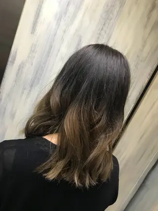 セミロング カラー shi hoのヘアスタイル