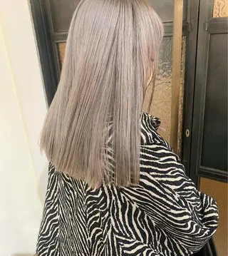 セミロング カラー 本間 結衣のヘアスタイル