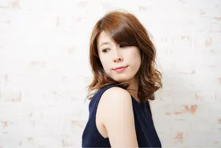 ミディアム カラー KAIzen. tomoのヘアスタイル
