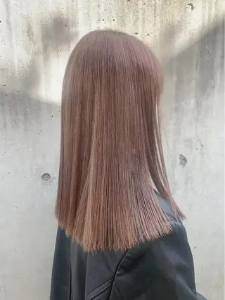 ロング カラー wakana/ 柔らかベージュカラーのヘアスタイル