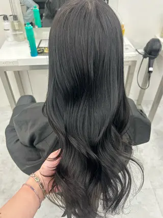 カラー niina🖤 透明感×レイヤーのヘアスタイル
