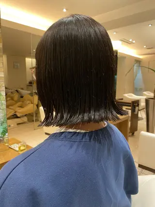 ショート ハルナ カット/グレイカラーのヘアスタイル
