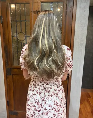 ロング カラー ヘアアレンジ 烏山 達也のヘアスタイル