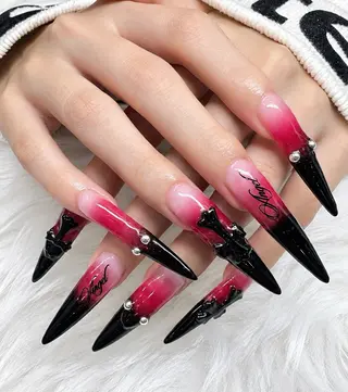 ネイル MIKA RUBY NAIL SLONのネイルデザイン