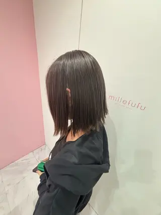 カラー 大岡 芽依のヘアスタイル
