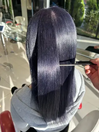 セミロング 海外カラー白髪ぼかし ティファニーサユリのヘアスタイル