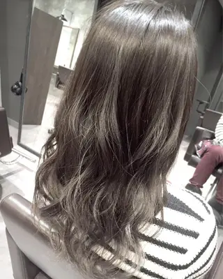 ミディアム カラー ハイトーンブリーチ 土坂 由志【京都】のヘアスタイル
