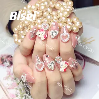 ネイル 🦋 Queenieのネイルデザイン