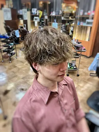 ショート パーマ メンズ 三谷 天兵のヘアスタイル