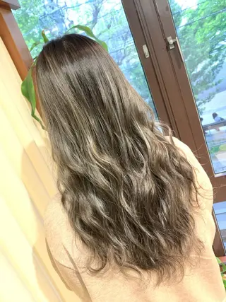 セミロング カラー ハイトーン得意😍 Lumiereのヘアスタイル
