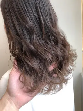 セミロング カラー 【透明感、艶髪】西村 有司のヘアスタイル