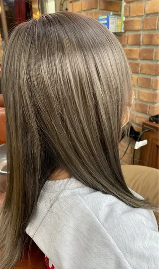 ロング カラー DOLCE尾亦 花織のヘアスタイル