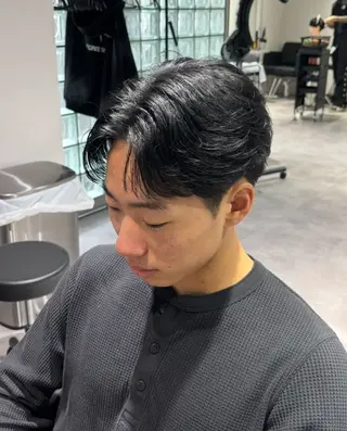 カラー メンズ 曲がる縮毛矯正 センターパート高森蓮のヘアスタイル