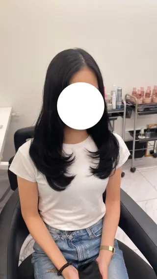 セミロング カラー 🖤透明感カラー｜ 艶髪｜レイヤーカットのヘアスタイル